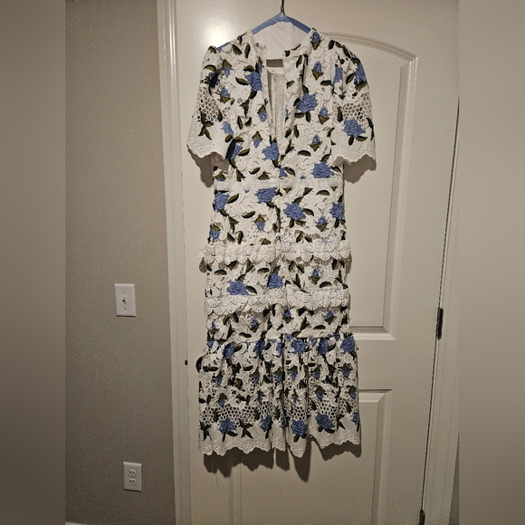 Lace floral blue dress - Picture 3 of 4